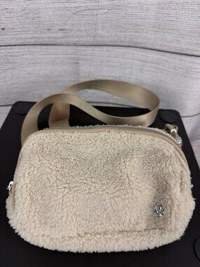 NWOT Lululemon Fleece Everywhere Belt Bag 1L